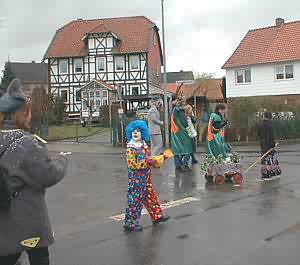 Elche, Ratten, Clowns - buntes Gemisch